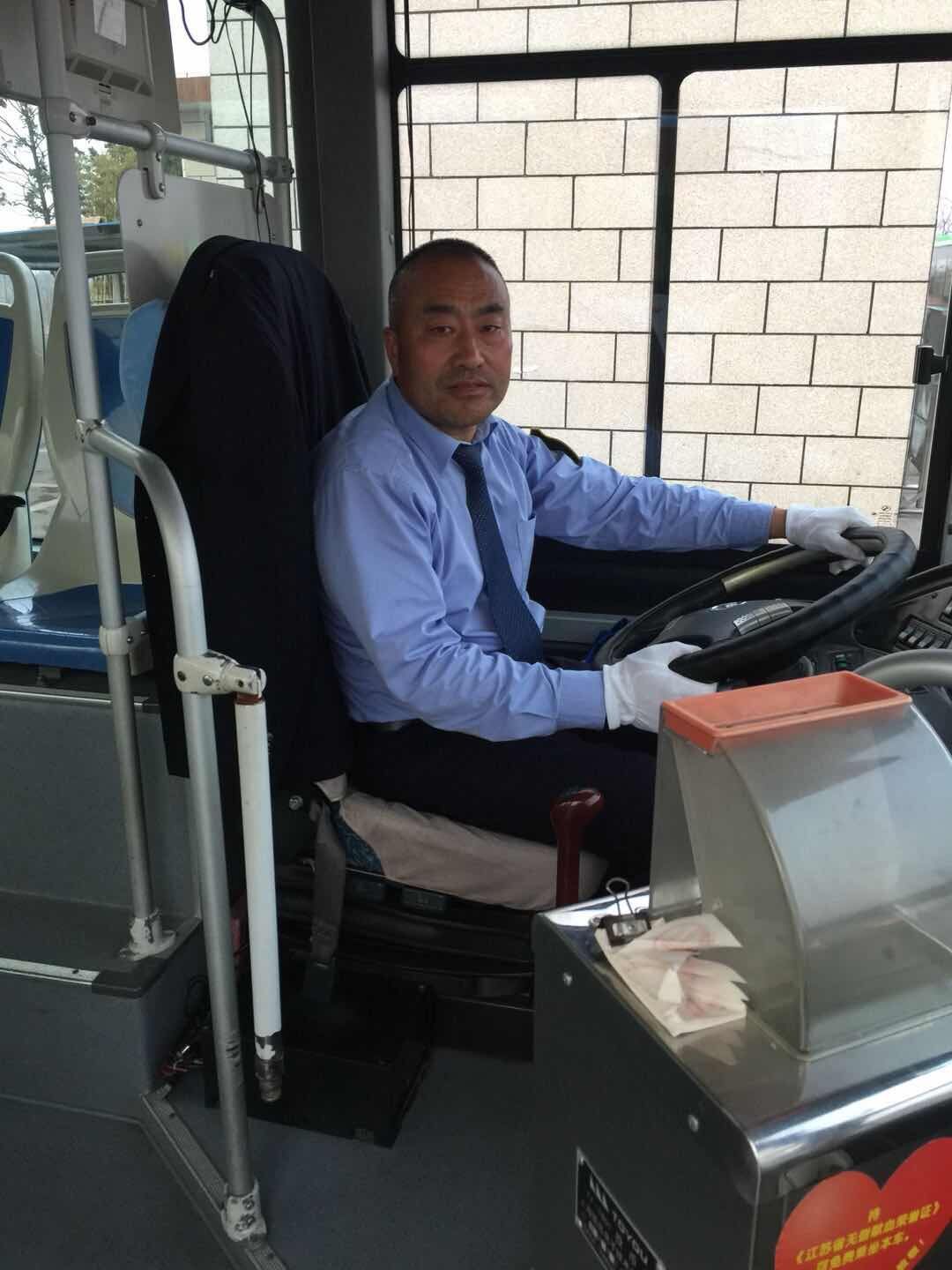 093ecd975a0c4473f05bb39552236865 游1路驾驶怨嘏辉.jpg