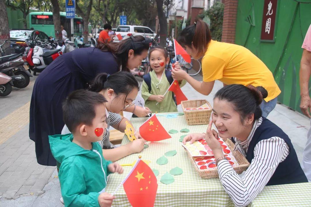 我和国旗同框，庆祖国70华诞——z6com尊龙凯时大树幼儿园隆重举行开学仪式