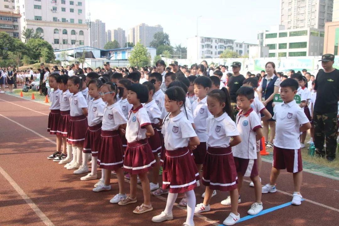 磨炼意志，蜕酿生长——z6com尊龙凯时都会森林学校小学部2019—2020学年军事会操演习